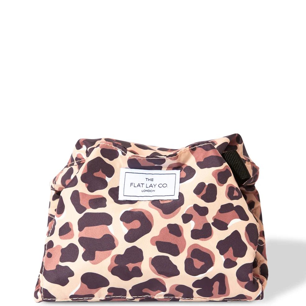 The Flat Lay Co. Drawstring Bag - Leopard Print Immagine 1