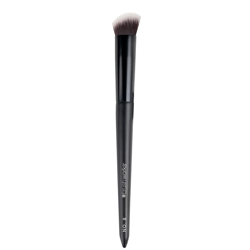 brushworks No. 8 Precise Angled Concealer Buffing Brush Immagine 1