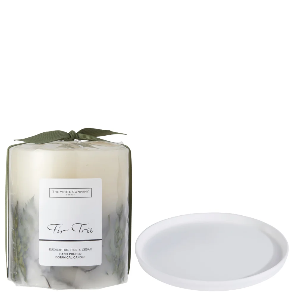 The White Company The Fir Tree Botanical Candle and Plate - Medium Immagine 1