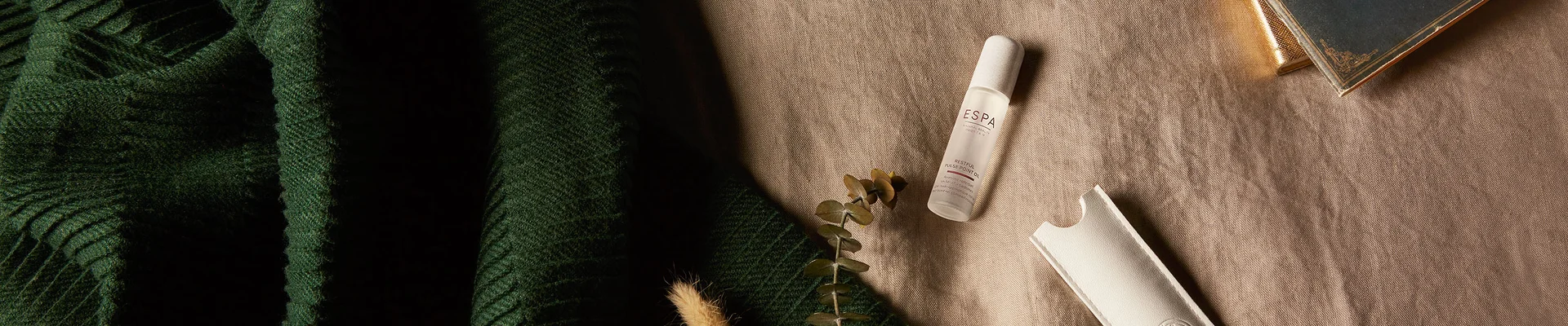 Μετατρέψτε μια αγχώδη βραδιά σε μια χαλαρωτική εμπειρία με τη νέα συλλογή Restful του ESPA. <BR> <BR> Ένας συνδυασμός Λεβάντας, Clary Sage και Bergamot που προκαλεί ηρεμία, για μια πραγματικά ευχάριστη ρουτίνα ύπνου. <BR> <BR > #BlissfulBedtimes